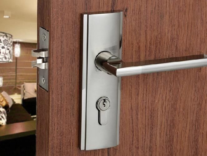 What type of door lock is best for the front door?