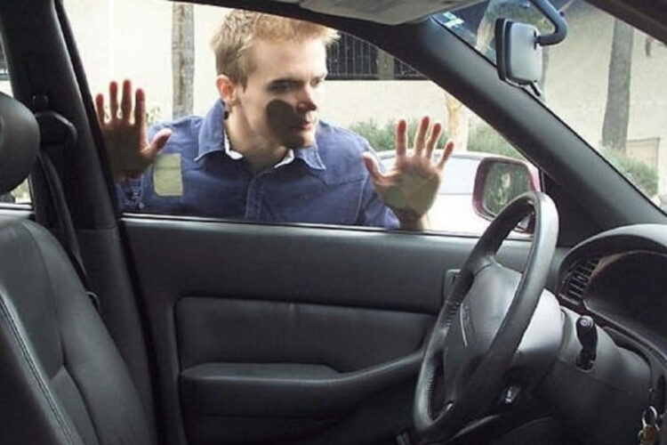Top 5 Reasons Why People Lock Out Of Their Car And What To Do If You Lock Yourself Out